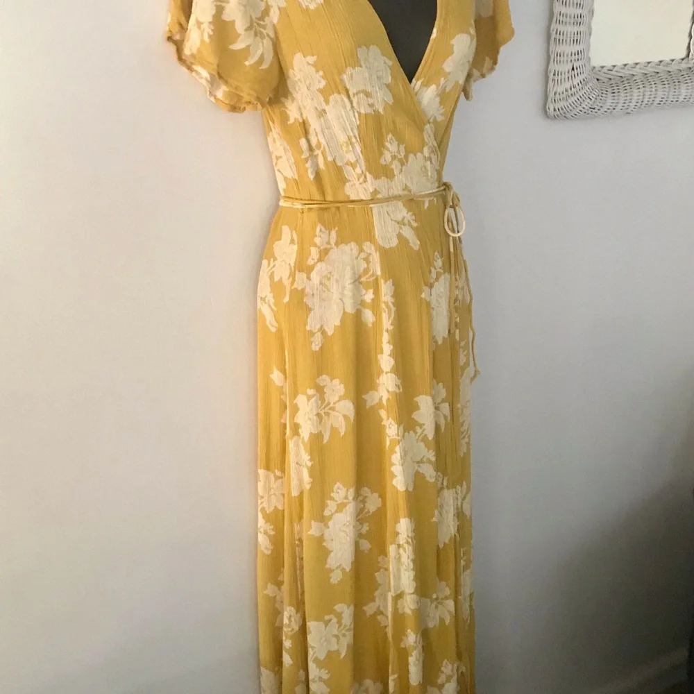 SOLD Lulu’s yellow maxi wrap dress Sz Sm - Picture 2 of 12